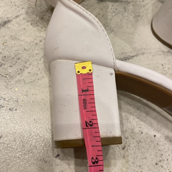 CityClassified Elegant White Block Heel Sandals size 9 - Picture 4 of 8
